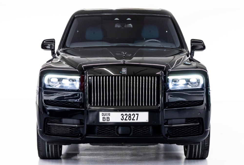 Front view of Rolls-Royce Cullinan Black Badge