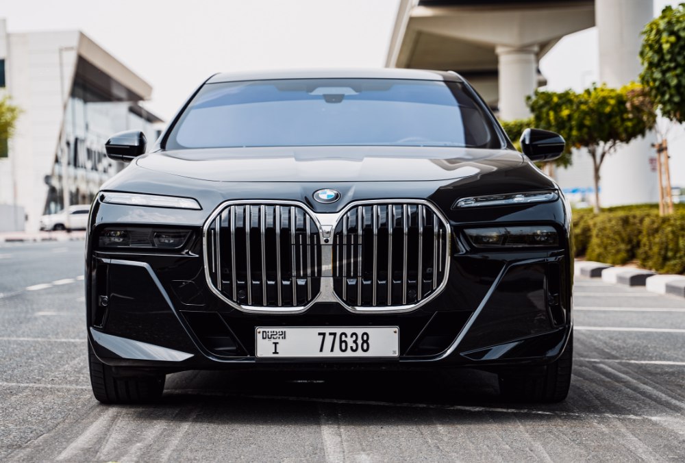 Rent BMW 7 Series 735i in Dubai
