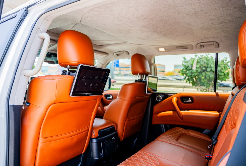 Nissan Patrol LE Platinum (white) Interior