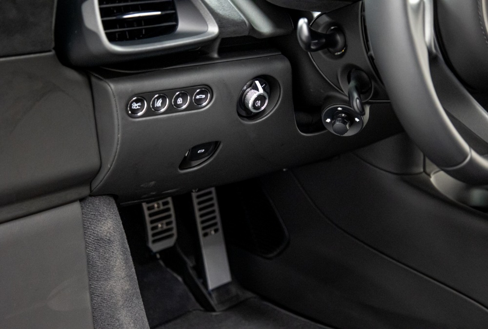 McLaren Artura interior
