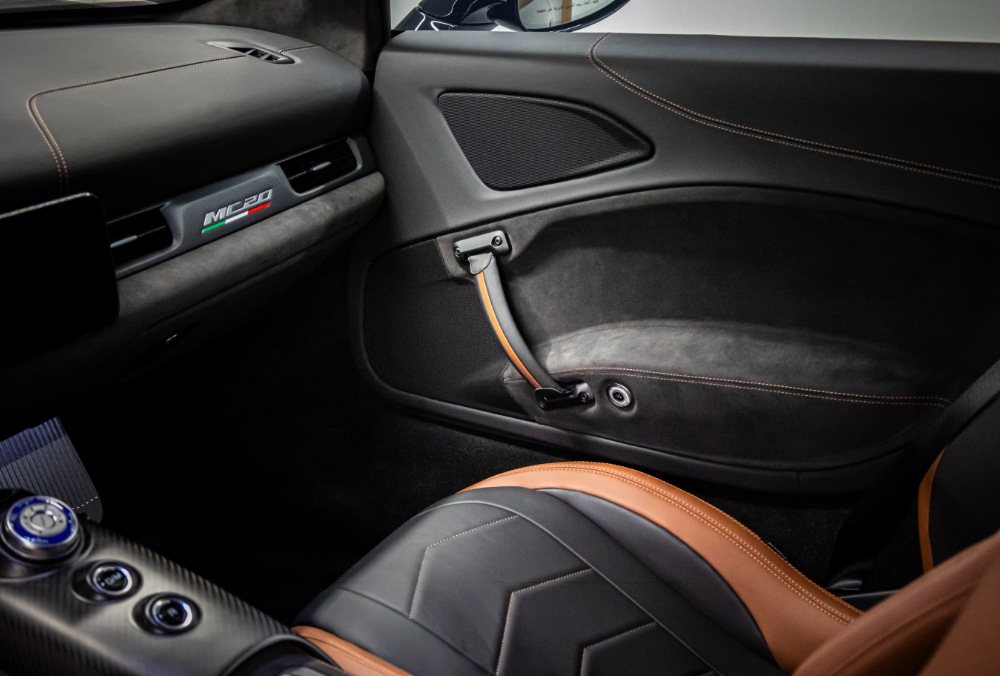 Maserati MC20 interior door view