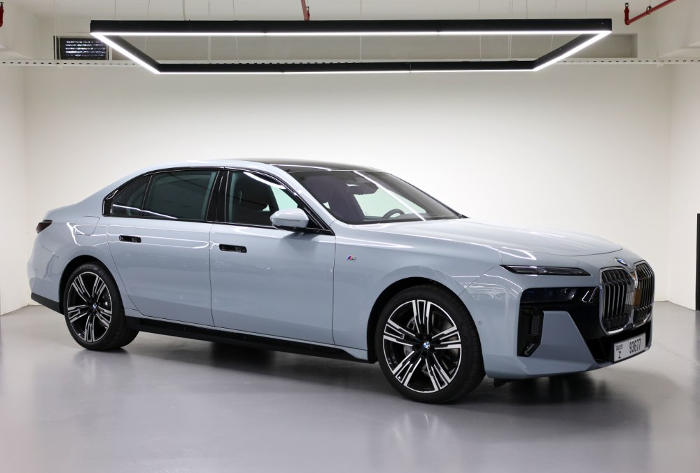 BMW 7-Series 740i exterior view