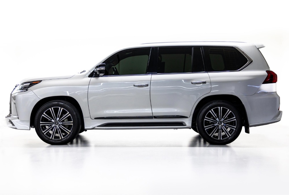Lexus LX570 Signature side view