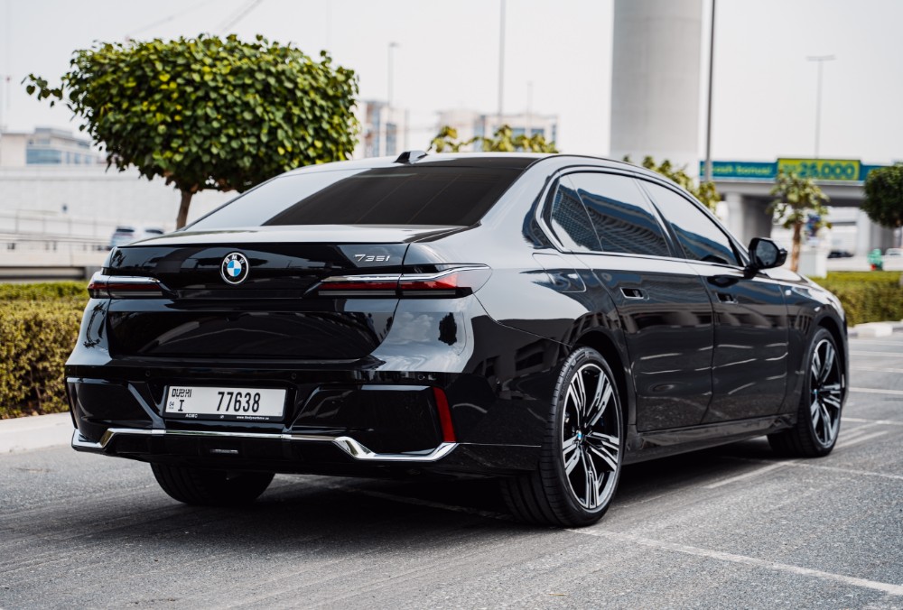 BMW 7 Series 735i exterior side view