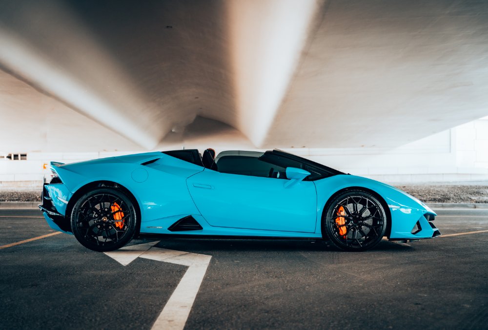 Lamborghini Huracan EVO Spyder exterior side view