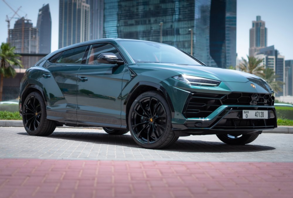 Lamborghini Urus green exterior view
