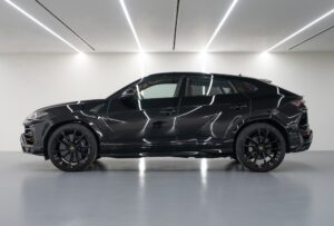 Lamborghini Urus side view
