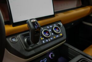 Land Rover Defender 110-X 2024 gear knob