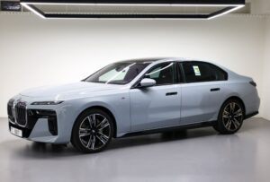 BMW 7-Series 740i side view