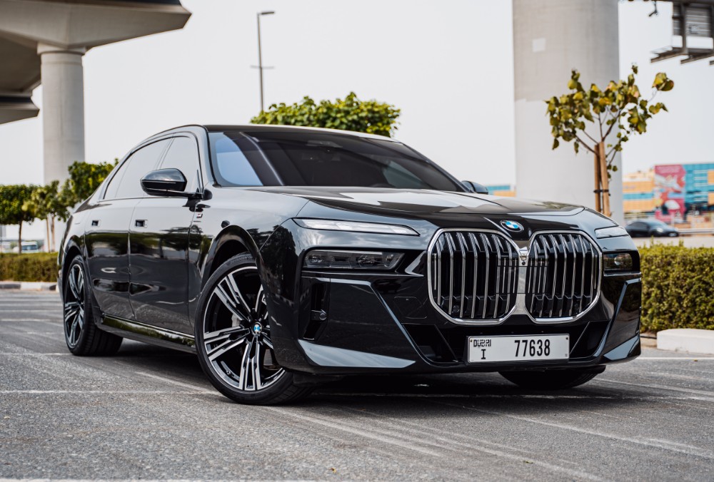BMW 7 Series 735i exterior view
