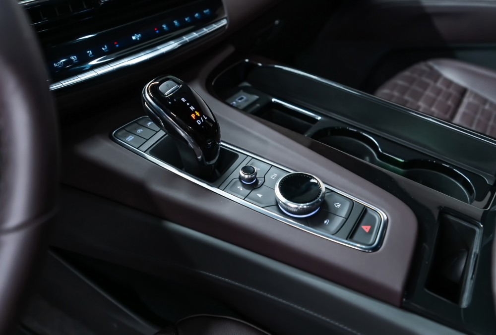 SUV Cadillac Escalade Sport Platinum gear knob