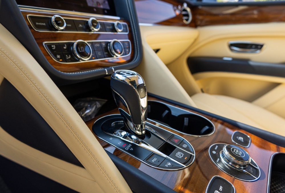 2023 Bentley Bentayga gear selector