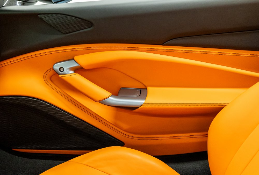 Ferrari F8 Spider door handle grip