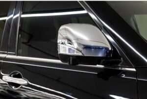 Nissan Patrol LE Platinum side mirror & door handle