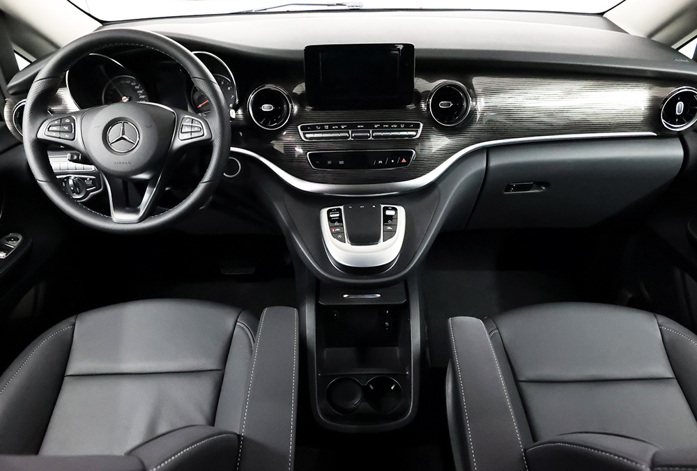 2023 Mercedes-Benz V 250 front seats