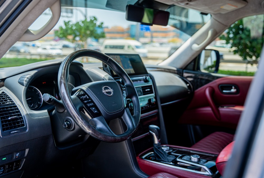 Nissan Patrol LE interior Dashboard & Steering
