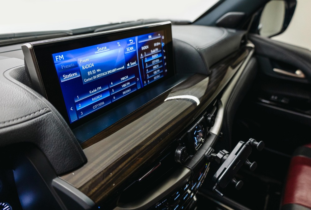Lexus LX570 Signature infotainment system