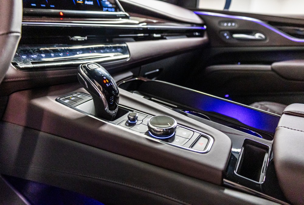 Cadillac Escalade Sport Platinum gear knob
