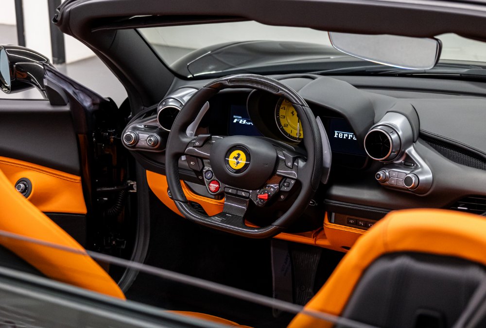 Ferrari F8 Spider interior