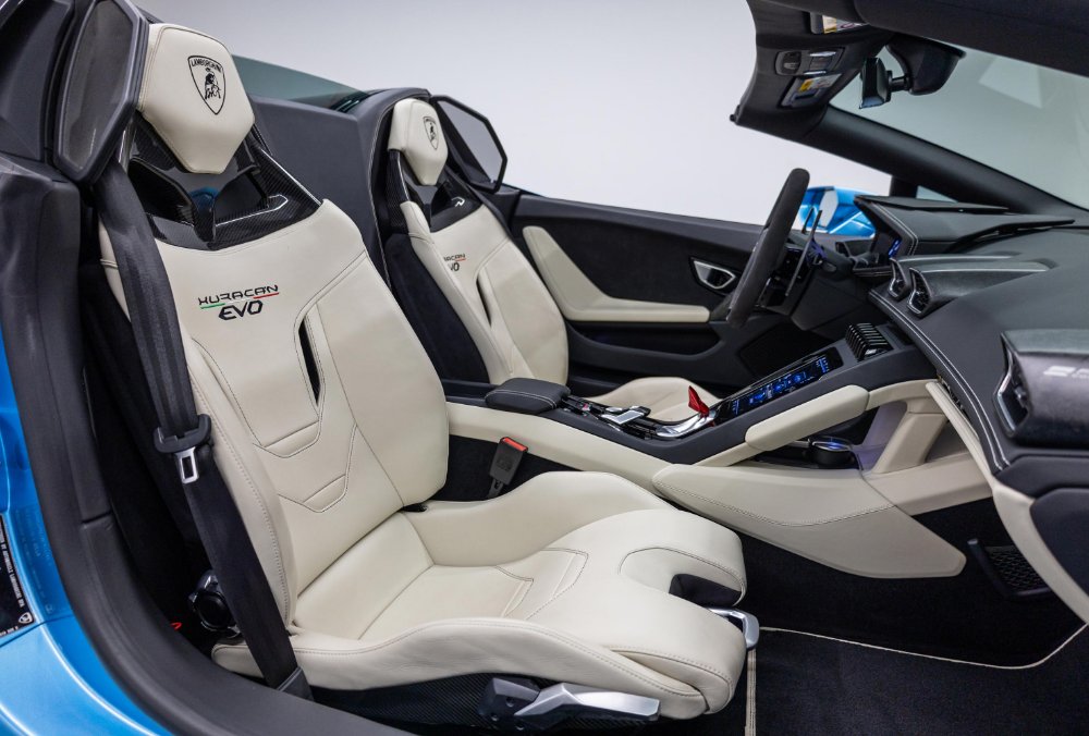 Lamborghini Huracan EVO Spyder Interior