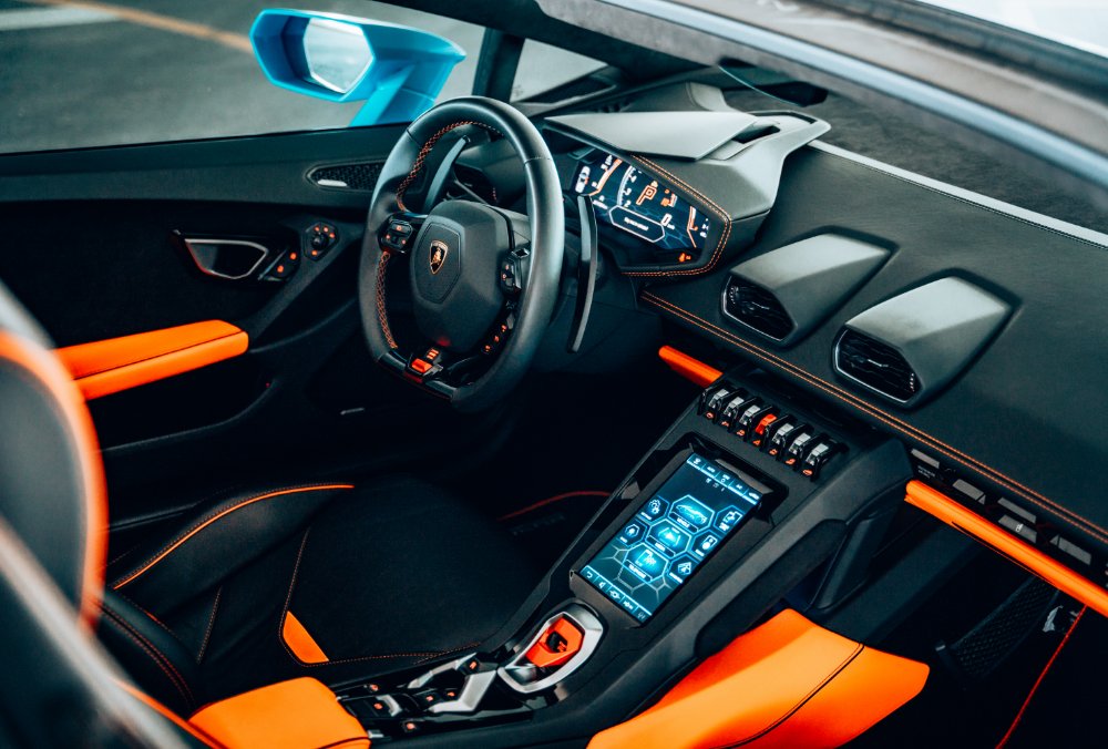 Lamborghini Huracan EVO Spyder steering wheel