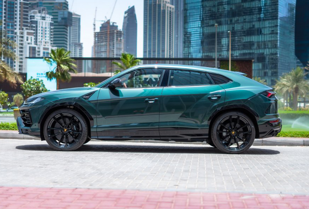 Lamborghini Urus green exterior side view