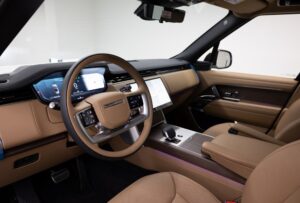 Land Rover Range Rover Vogue HSE interior side view