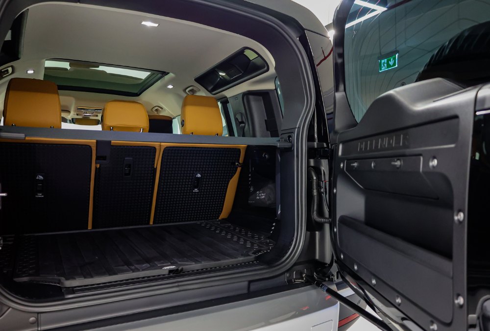 Land Rover Defender 110-X 2024 trunk