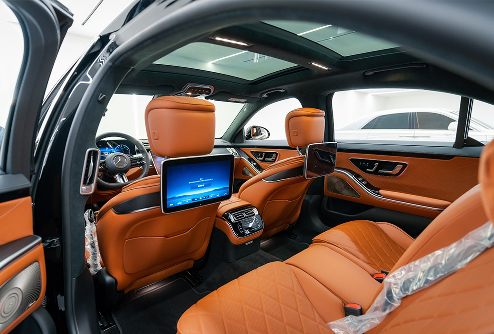 Mercedes-Benz S-Class S 500 interior rear view