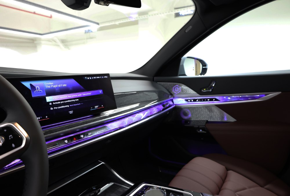 BMW 7-Series 740i interior angle view