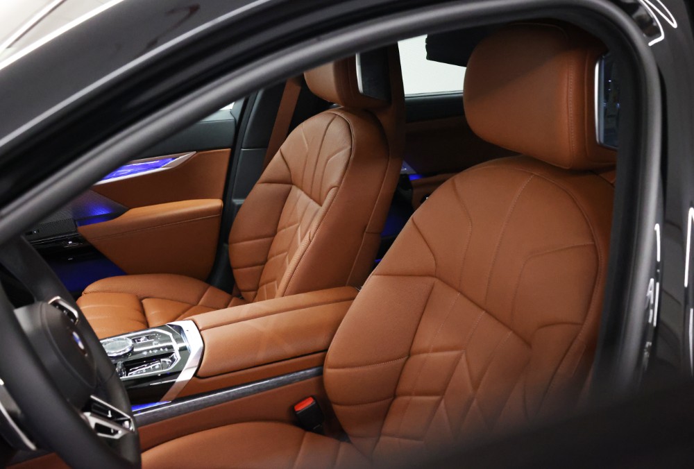 BMW 7 Series 735i front seat view