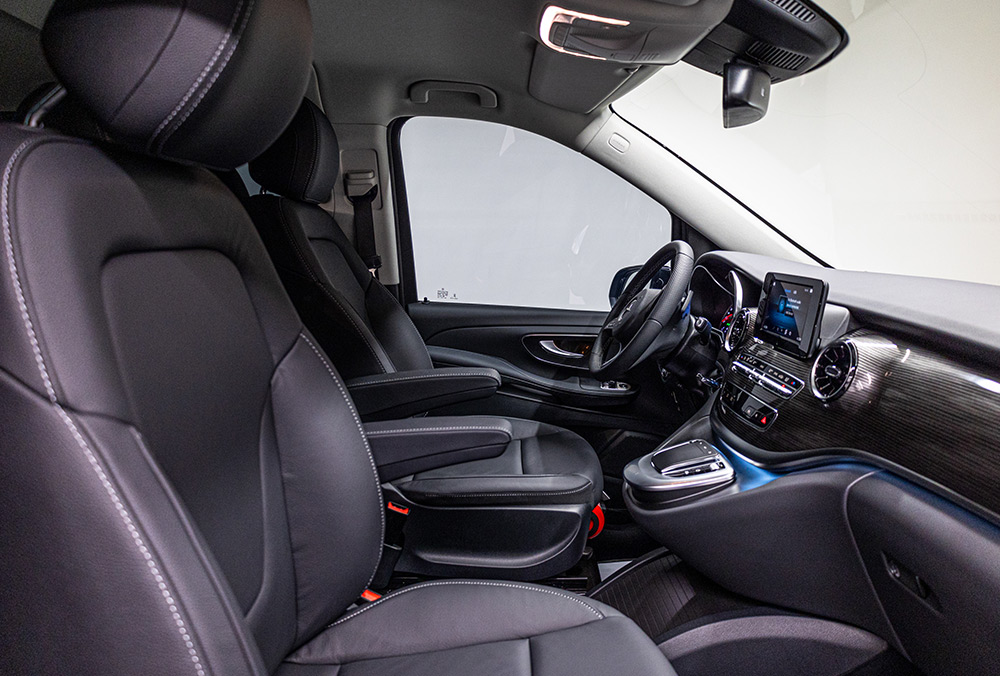 Mercedes-Benz V 250 interior side view