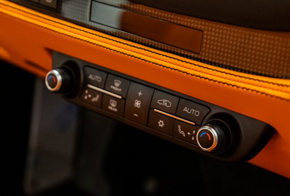 Ferrari F8 Spider climate control panel