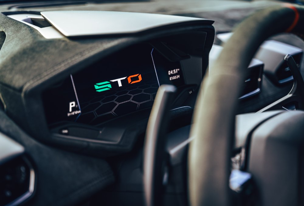 Lamborghini Huracan STO dashboard