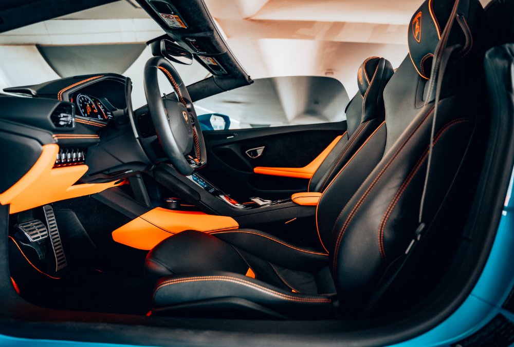 Lamborghini Huracan EVO Spyder front seats