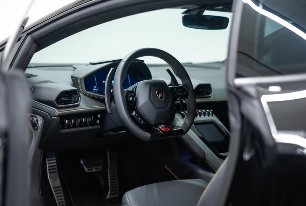 Lamborghini Huracan EVO steering wheel