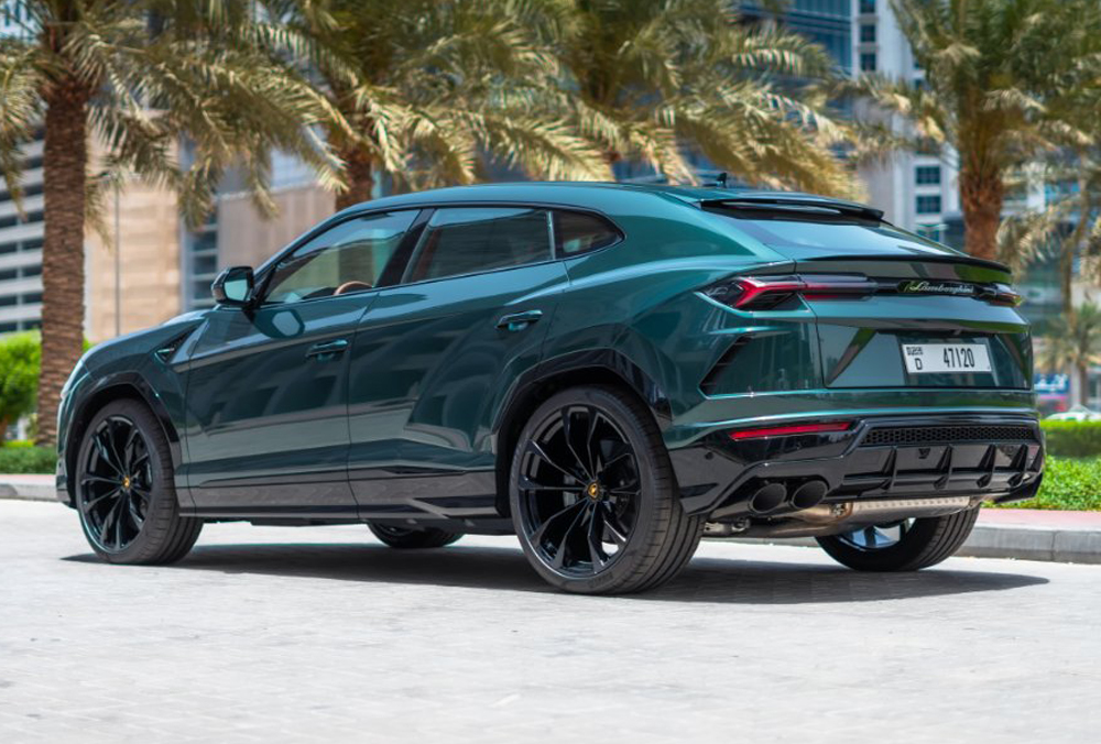 Lamborghini Urus green exterior angle view