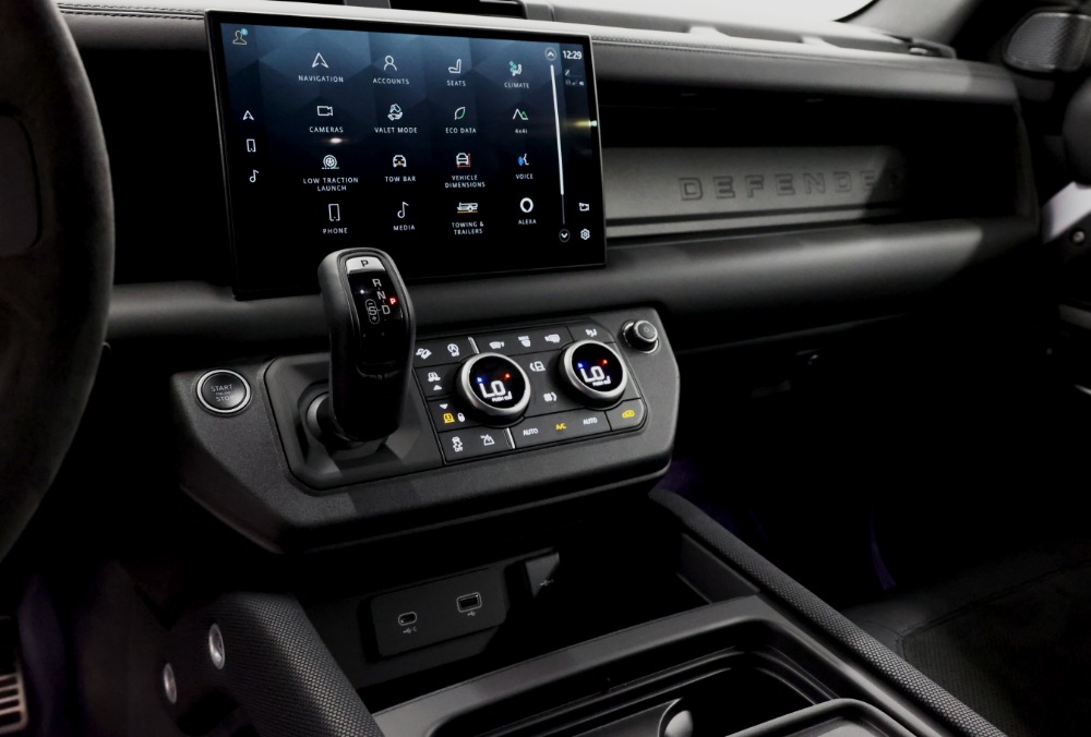 Land Rover Defender 90 infotainment system