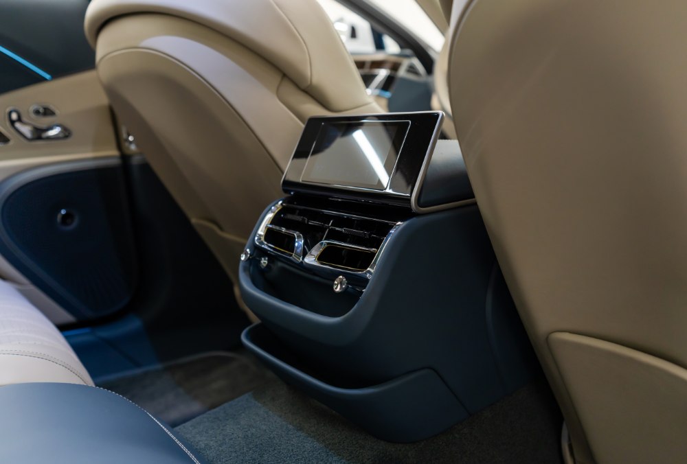 Bentley Flying Spur Light Grey rear control system