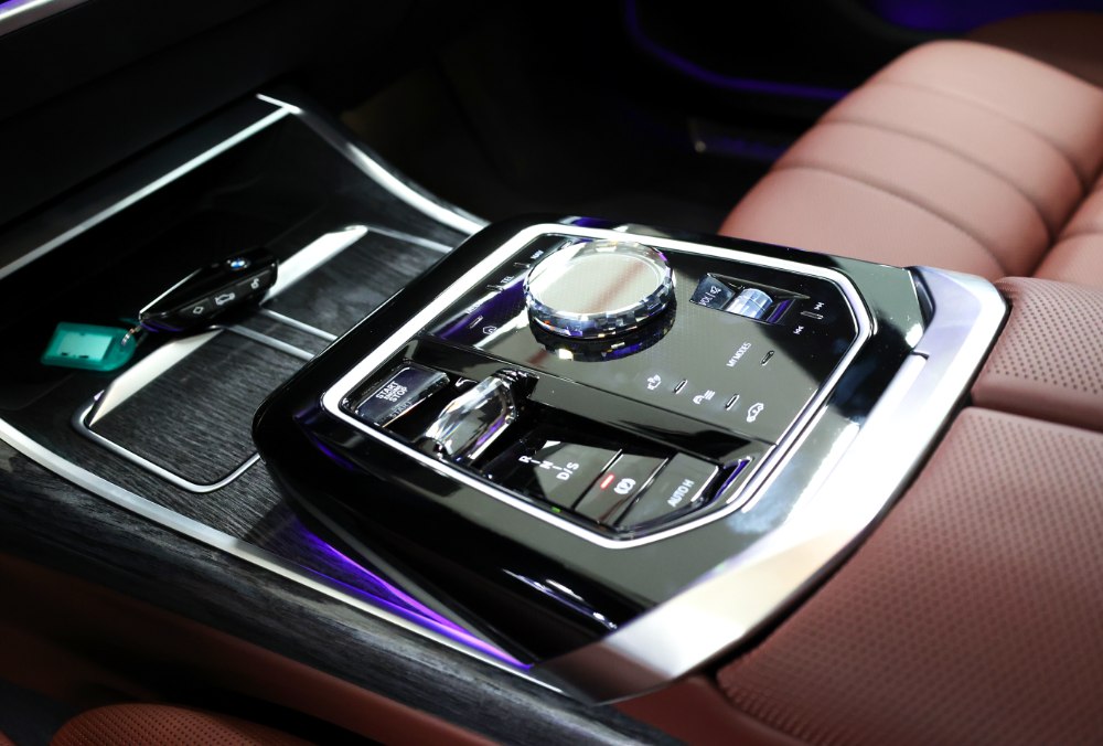 BMW 7-Series 740i center console