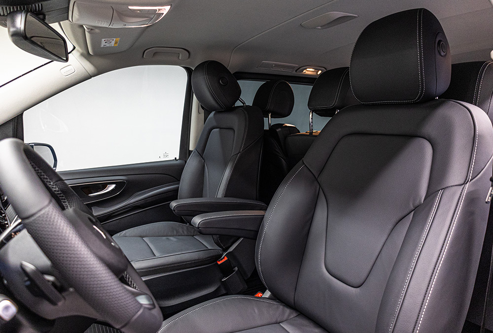 Mercedes-Benz V 250 front seats