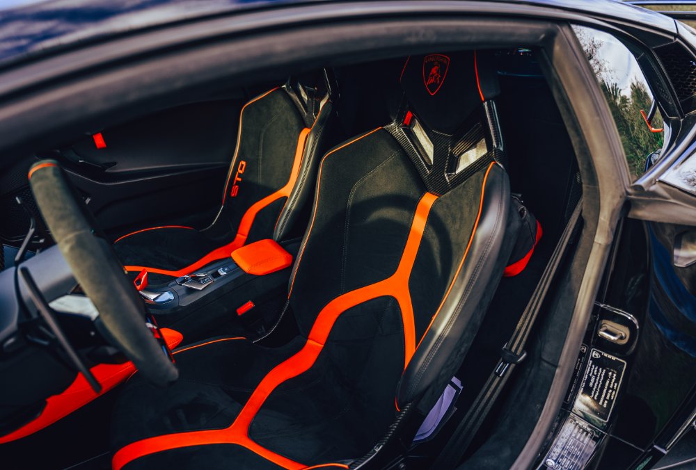 Lamborghini Huracan STO front seats