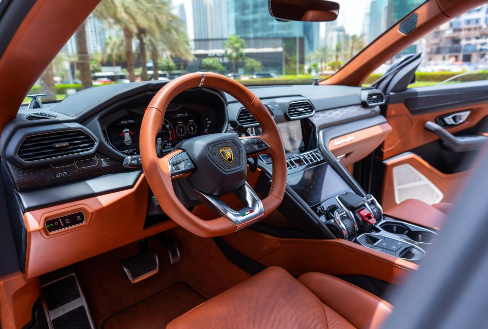 Lamborghini Urus green steering wheel