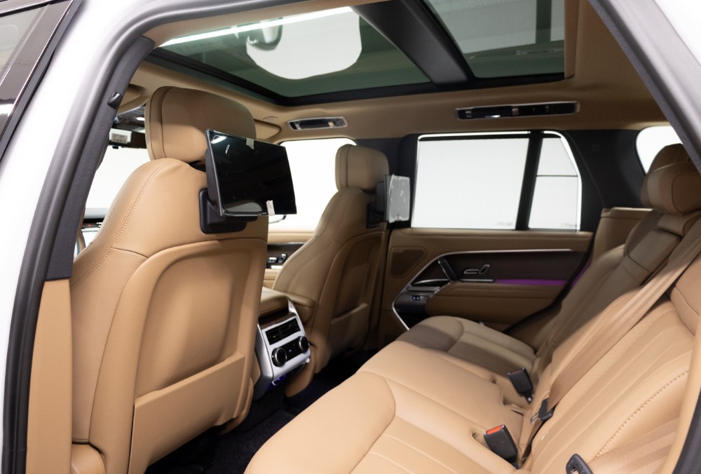 Land Rover Range Rover Vogue HSE rear seat view