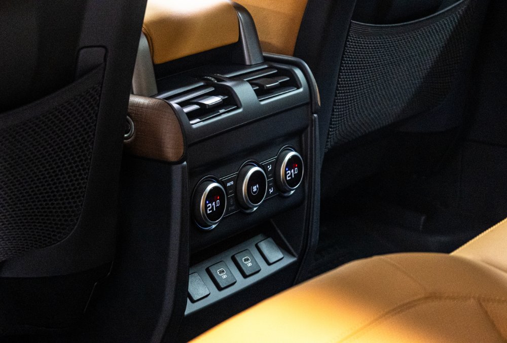 Land Rover Defender 110 X AC controls