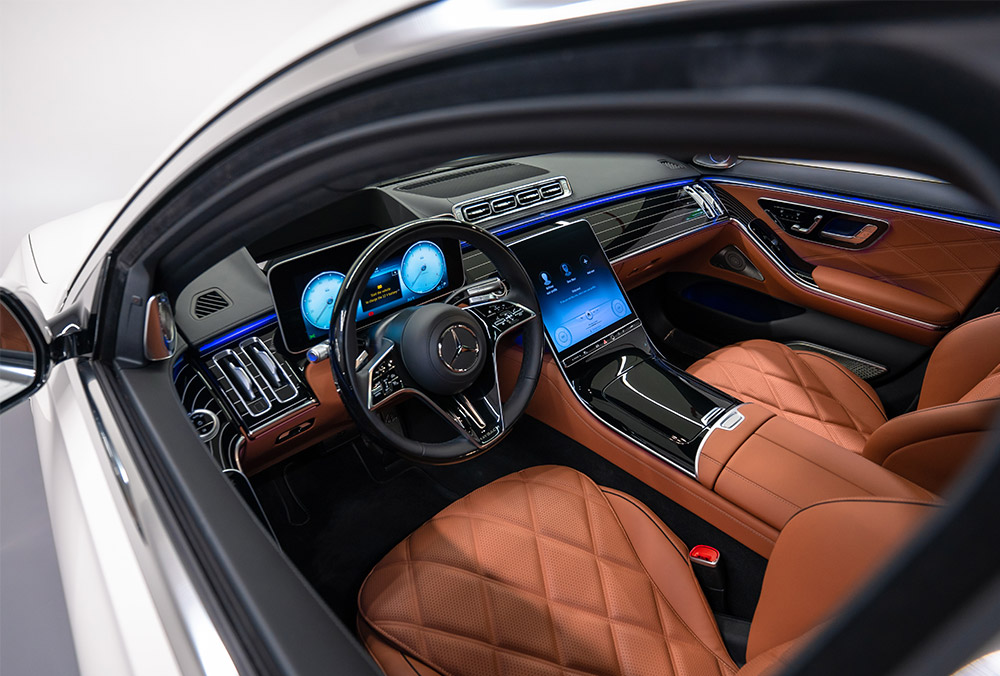 Mercedes Maybach S680 steering wheel