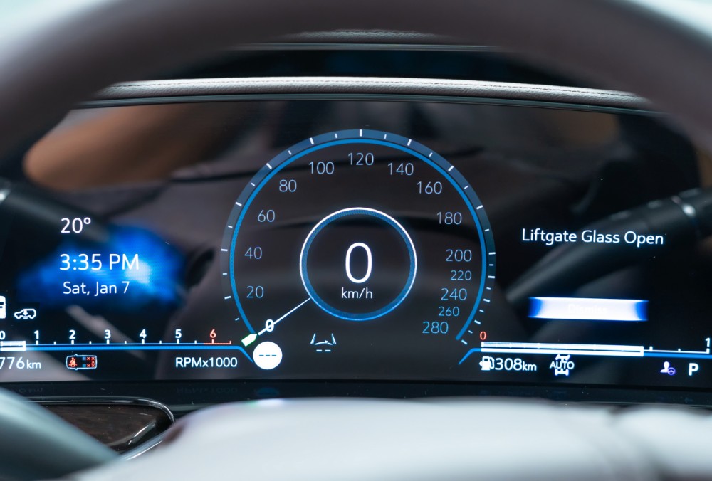 SUV Cadillac Escalade Sport Platinum digital instrument cluster