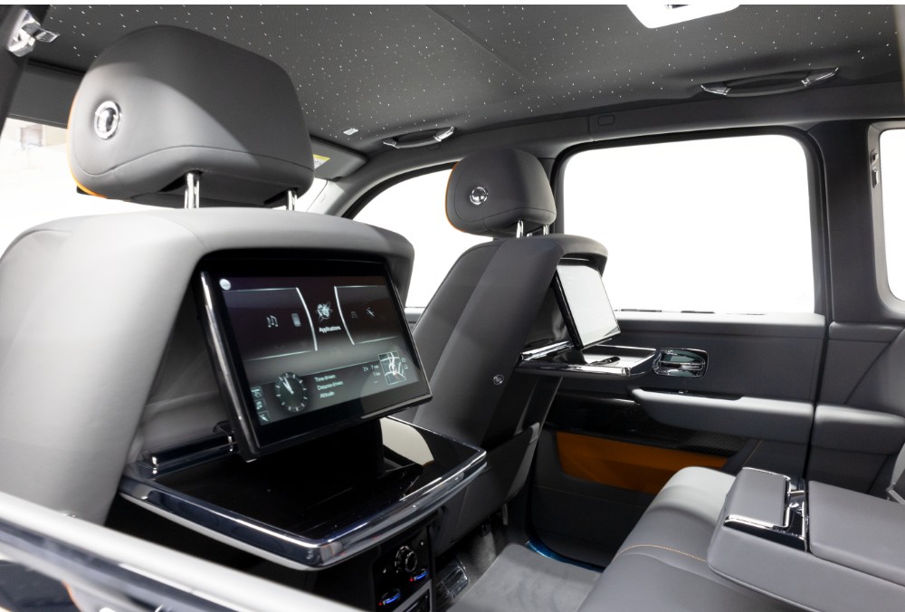 Rolls Royce Cullinan Black Badge Rear entertainment system