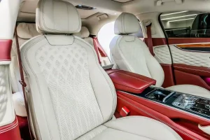 Bentley-flying-spur-white-front-seats