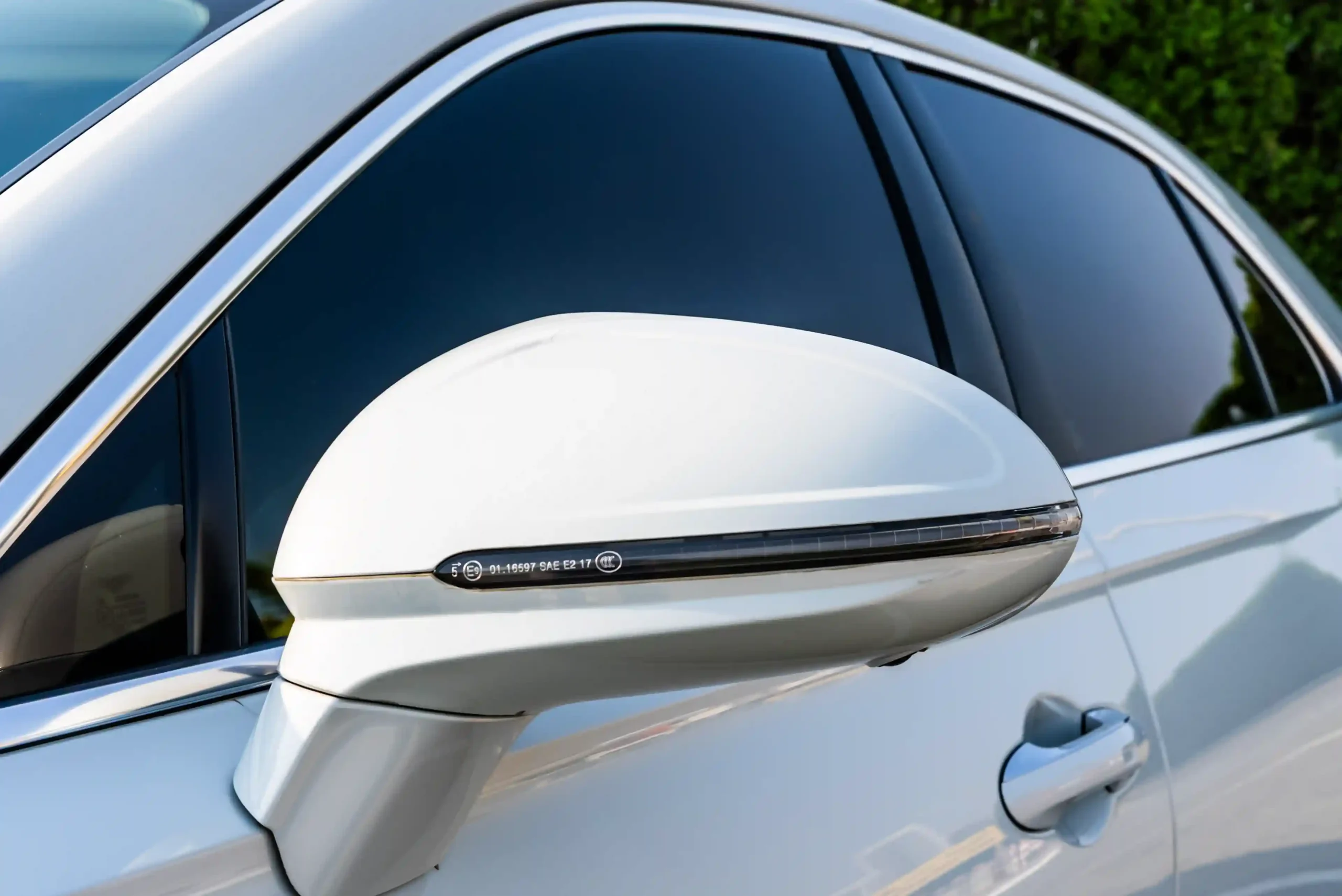 Bentley-flying-spur-white-side-mirror